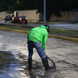 Arranca de inmediato reparación a vialidades tras lluvias de este viernes8