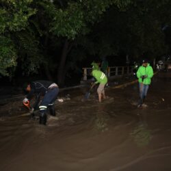 Arranca de inmediato reparación a vialidades tras lluvias de este viernes9