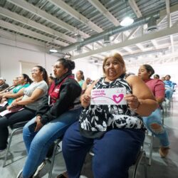 Entrega Luly López Apoyos de Corazón a mujeres saltillenses1
