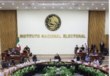 Está INE ‘ciego’ ante campaña adelantada
