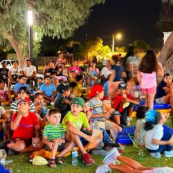 Paredón se convierte en una gran sala de cine al aire libre