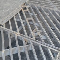 Rehabilita Municipio rejillas pluviales en Avenida Universidad