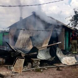 Voraz incendio deja en la calle a familia con tres menores; piden apoyo de la ciudadanía1