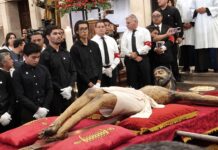 Desciende el Santo Cristo a la Catedral para iniciar el camino hacia su fiesta patronal en Saltillo