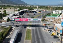 Entrega Javier Díaz puente peatonal en Emilio Arizpe de la Maza