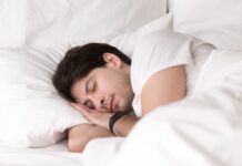 Expertos alertan sobre el sleepmaxxing, la moda de obsesionarse con dormir mejor