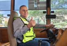 Juan Soto: de policía a conductor del tranvía turístico de Saltillo