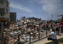 Miles de desplazados en Venezuela se refugian en estadios de beisbol mientras aumentan los muertos tras terremoto