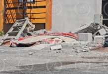 Se detuvo a platicar con albañil y muere aplastado por losa en Saltillo