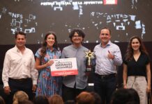 Entrega Manolo Premio Estatal de la Juventud