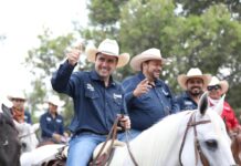 Encabeza Manolo Cabalgata de Ramos Arizpe