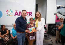 Acerca Javier Díaz servicios de salud gratuitos con Amor en Movimiento