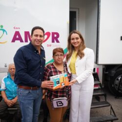 Acerca Javier Díaz servicios de salud gratuitos con Amor en Movimiento