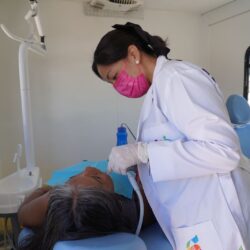 Acerca Javier Díaz servicios de salud gratuitos con Amor en Movimiento4