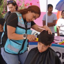 Acerca Javier Díaz servicios de salud gratuitos con Amor en Movimiento5