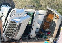 Aparatoso accidente provoca cierre de la carretera 57 en Los Chorros.