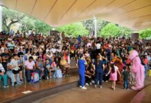 Bendicen mochilas de niños de Saltillo ante inicio del nuevo ciclo escolar