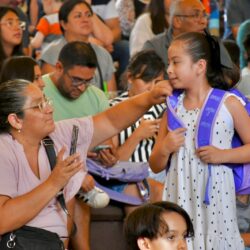 Bendicen mochilas de niños de Saltillo ante inicio del nuevo ciclo escolar1