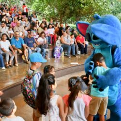 Bendicen mochilas de niños de Saltillo ante inicio del nuevo ciclo escolar2