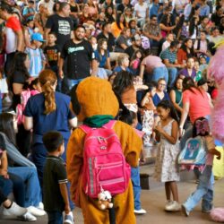 Bendicen mochilas de niños de Saltillo ante inicio del nuevo ciclo escolar5