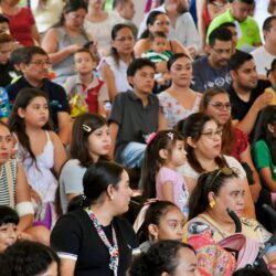 Bendicen mochilas de niños de Saltillo ante inicio del nuevo ciclo escolar8