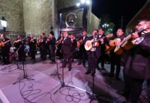 Disfrutan saltillenses del Festival Internacional de Rondallas
