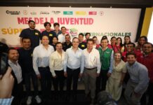 Entrega Manolo «Súper Becas» a jóvenes coahuilenses