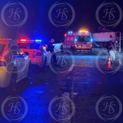 Tractocamión termina volcado y bloquea la carretera 57 en Los Chorros1