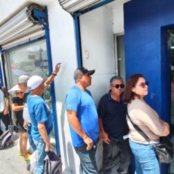 Usuarios se concentran en sucursales Telcel en Saltillo para reclamar reactivación de líneas2