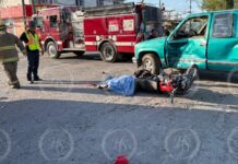 Adolescente muere tras choque entre motocicleta y camioneta en la colonia 26 de Marzo en Saltillo