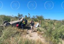 Choque y volcadura dejan a cinco personas heridas en la carretera nueva Monclova