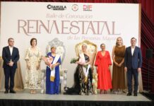 Corona Manolo Jiménez a la reina de los adultos mayores de Coahuila