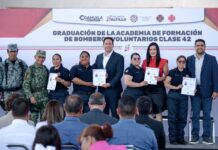 Gradúa Javier Díaz a bomberos voluntarios clase 42