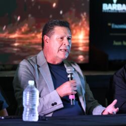presentan libro 2
