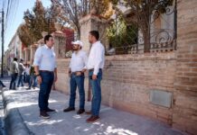 Supervisa Javier Díaz rehabilitación de banquetas en Centro Histórico