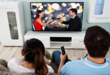 Televisor y sillas de escritorio: claves para crear un espacio cómodo, funcional y moderno