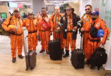 Topos Azteca llegan a Colombia para ayudar con el rescate de sobrevivientes del terremoto del 10 de agosto