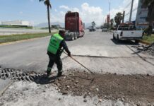 Atiende Municipio rejilla pluvial dañada sobre la lateral del Fundadores