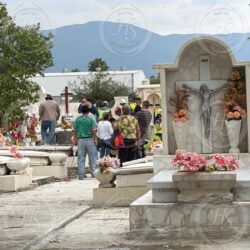 Caen mujeres a fosa en panteón de Saltillo; resultan lesionadas