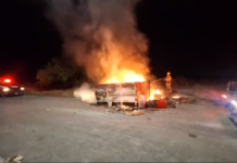 Incendio consume contenedor de basura en la colonia Analco de Ramos Arizpe