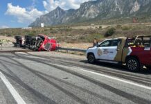 Cierran Carretera a Saltillo por volcadura de pipa