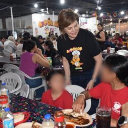 DIF Torreón recibió a niñas, niños y familias de OSC en su stand de a pollos DIF1