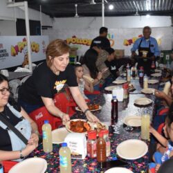 DIF Torreón recibió a niñas, niños y familias de OSC en su stand de a pollos DIF2