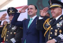 Encabeza Manolo Jiménez el desfile cívico-militar por el 216 aniversario de la Independencia de México