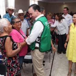 Entregan miles de becas a personas con discapacidad en todo Coahuila