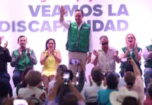 Entregan miles de becas a personas con discapacidad en todo Coahuila