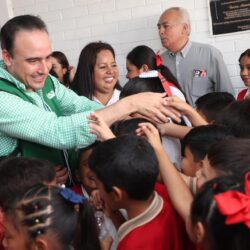 Inicia Manolo entrega de uniformes y tenis gratis en las escuelas rurales12