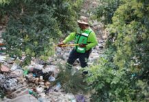Intensifica Javier Díaz limpieza y deshierbe del arroyo Pereyra