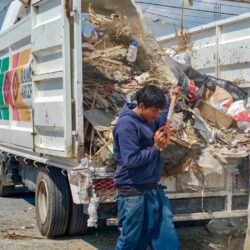 Mantienen labores de limpieza en colonias y vialidades de Ramos Arizpe