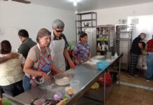 Mediante cursos de cocina y repostería, apoya ICATEC la inclusión de personas invidentes